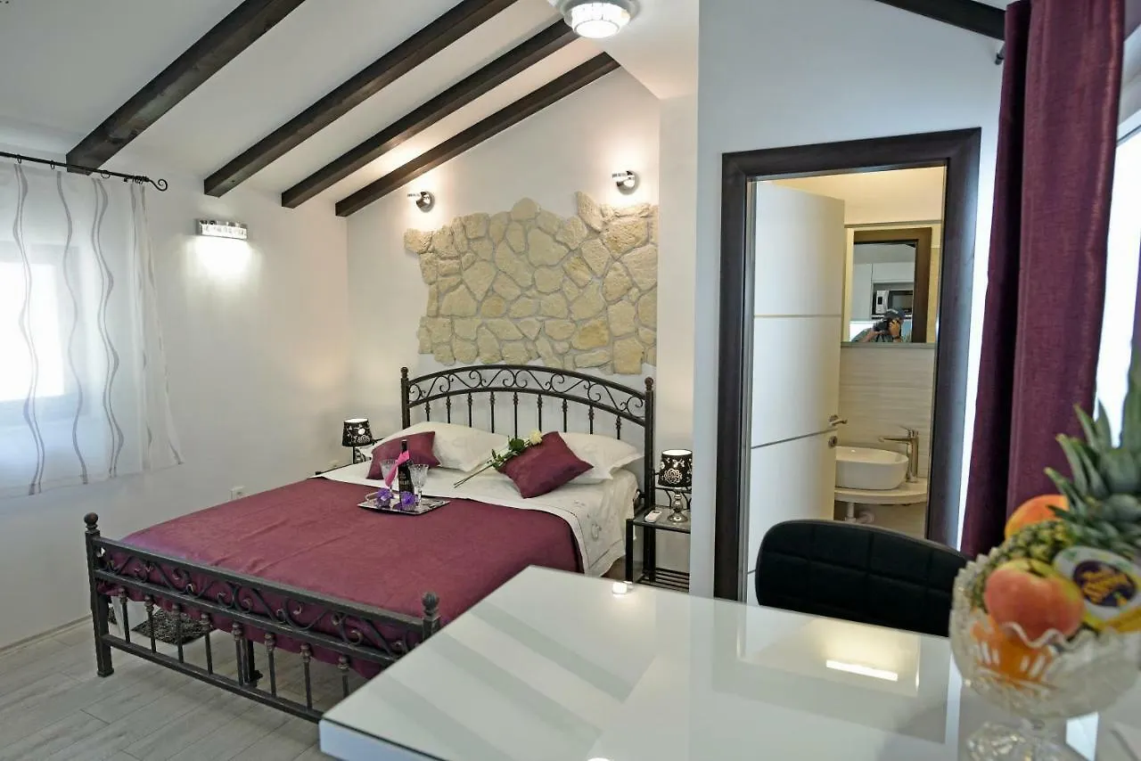 Kuzma Rooms And Apartments 斯普利特