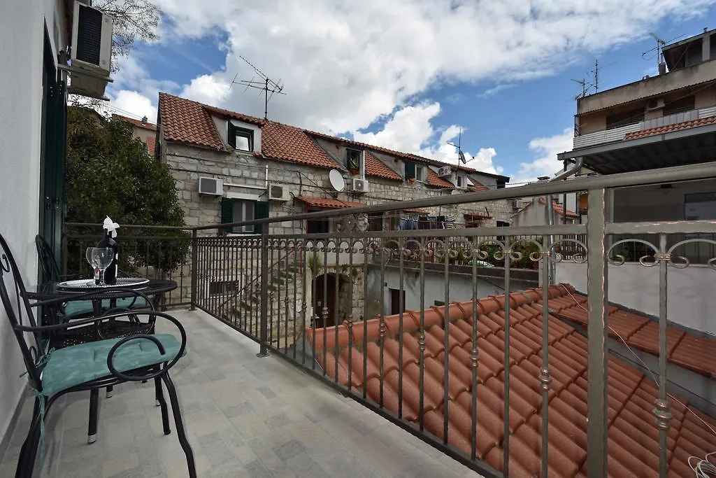 Kuzma Rooms And Apartments Split