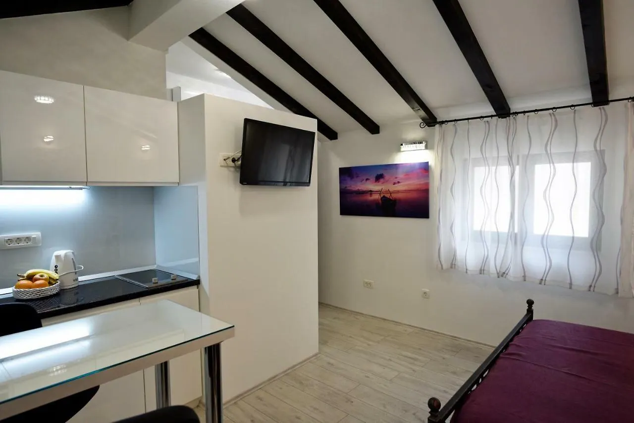 Kuzma Rooms And Apartments Split 0*,