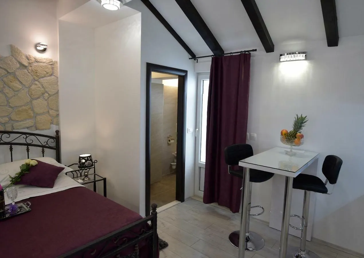 Kuzma Rooms And Apartments Split